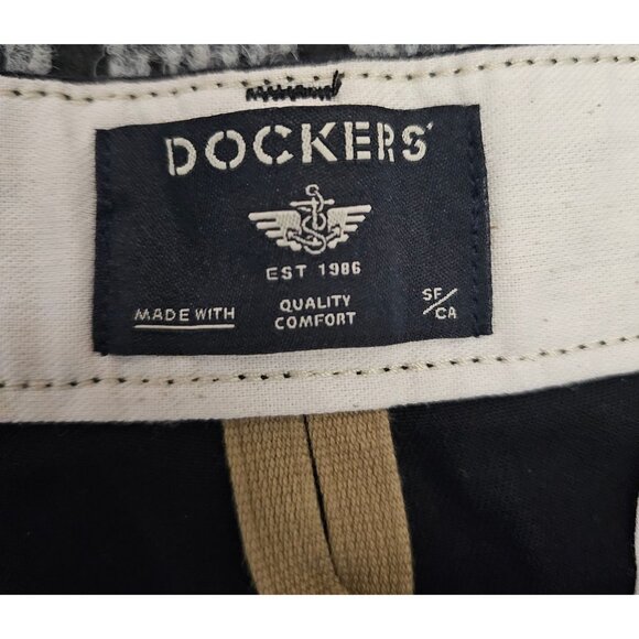 Dockers Mens Perfect Shorts Classic Fit Black Cotton Size 38 - Picture 14 of 15